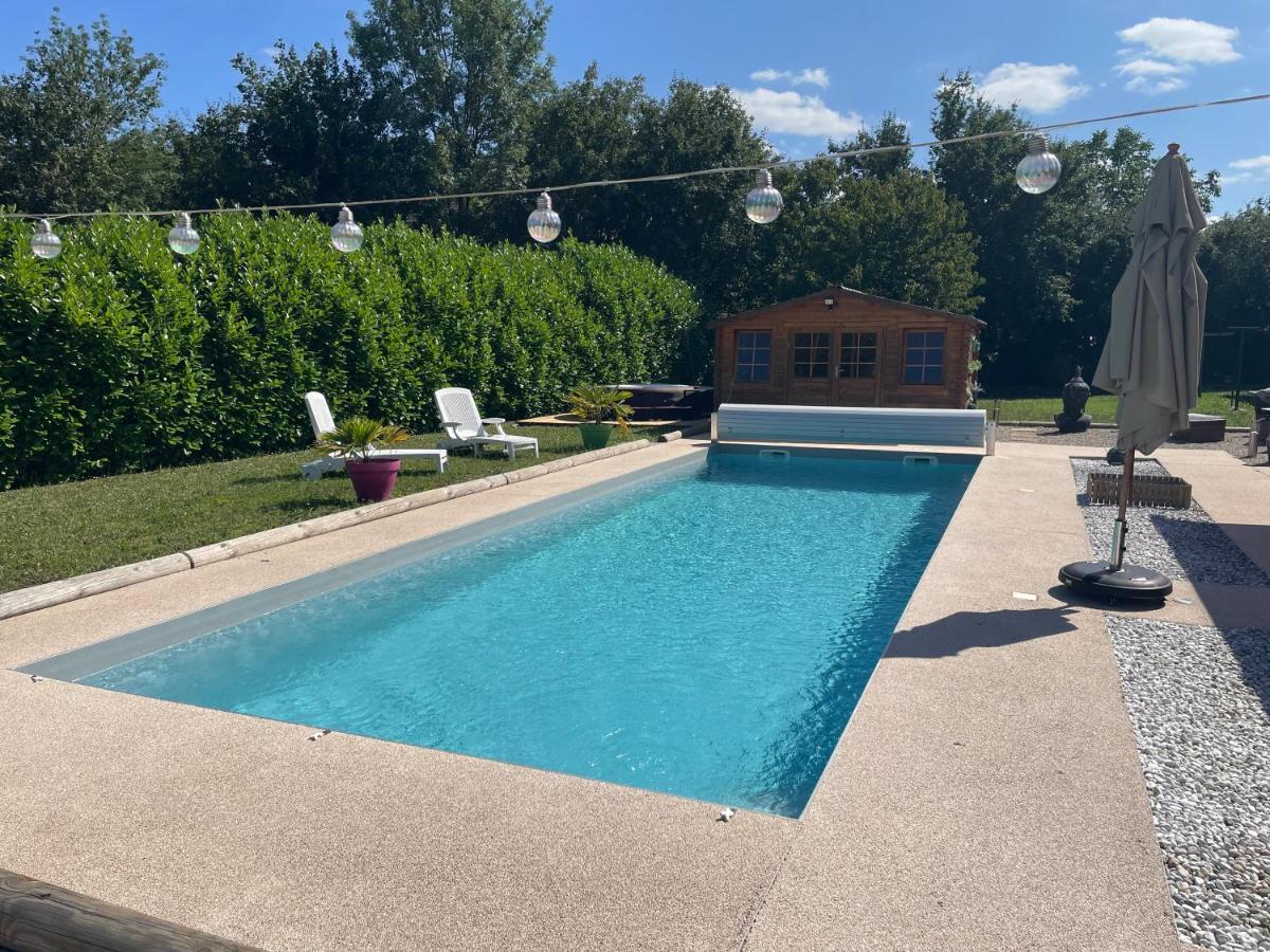 Saint-Victor-de-Morestel Le Double C Bed & Breakfast エクステリア 写真